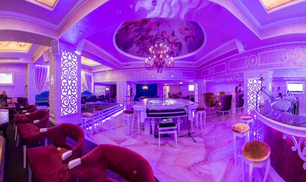 Rich Hotel
