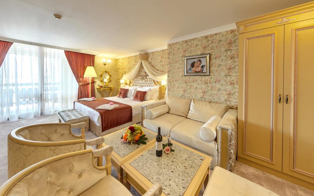 Rich Hotel